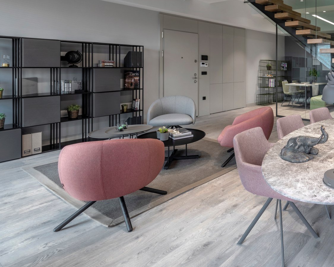 Bonny Swivel Lounge Chairs