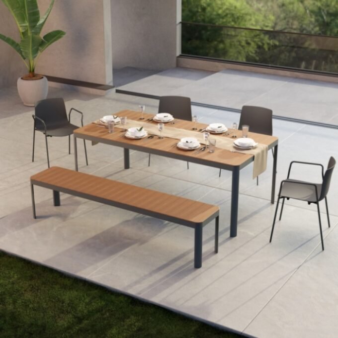 elusive outdoor table | wood top - NUANS