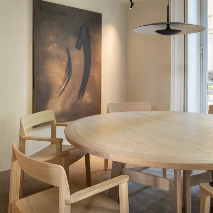 zuel solid wood round table - Image 2